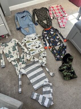 Lot of little boy 6 pajama sets Burt’s Bees Old Navy dinosaur pajamas